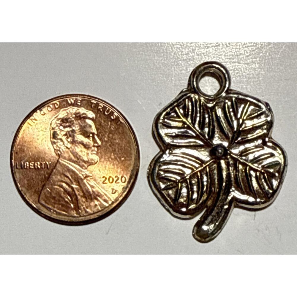 Vintage‎ Silver Tone Metallic Cracker Jack Four Leaf Clover Charm 1L